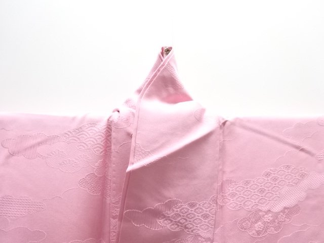  未使用品　雲取りに松竹梅模様織出し一ツ紋色無地着物